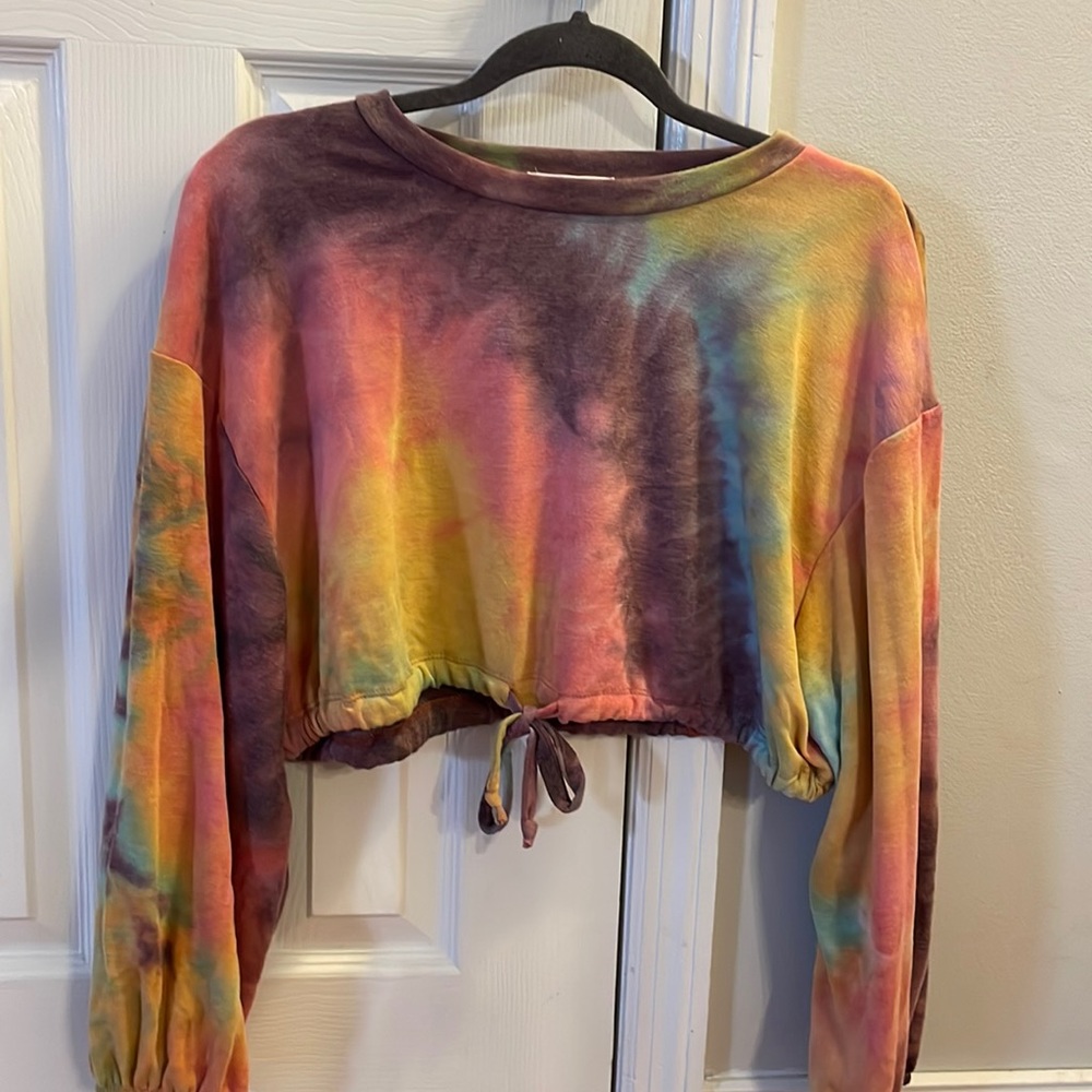 Victoria + Sophia size M crop sweatshirt